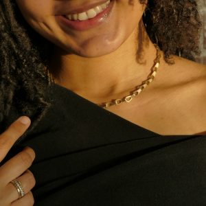 Verspielte Eleganz - Handgeschmiedet aus 585 Gold