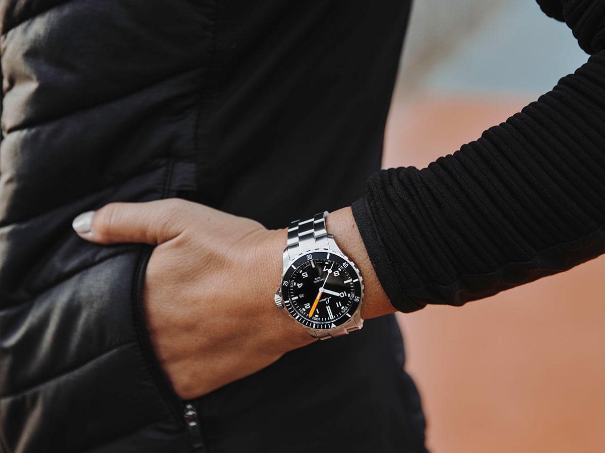 laco-sportuhr-himalaya-mb-39-862131mb-wristshot-3-slide